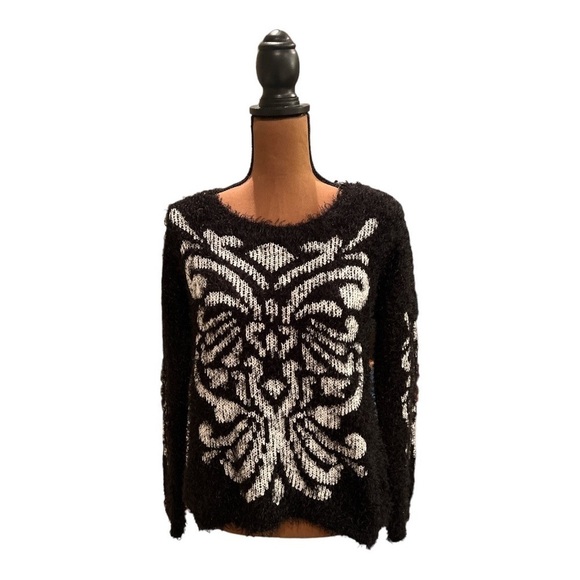 Romeo + Juliet Couture Sweater Size Small - Picture 1 of 5